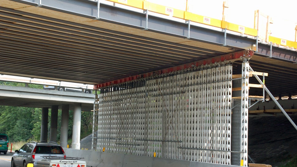 HD 200 opstilling, ved sydøstlige landfæste, med gennemkørselsprofiler og forskalling. 