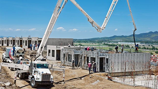 <p>A bauma 2010 kiállításon a PERI első alkalommal mutatja be az ENSZ-t. Az UNO-t falak, oszlopok, mennyezetek, gerendák és lépcsők kialakítására és betonozására használják egyidejűleg monolit építési módszerrel. Az UNO gyors és gazdaságos megoldás gyakran ismétlődő alaprajzú lakóépületek kialakítására.</p><br/>