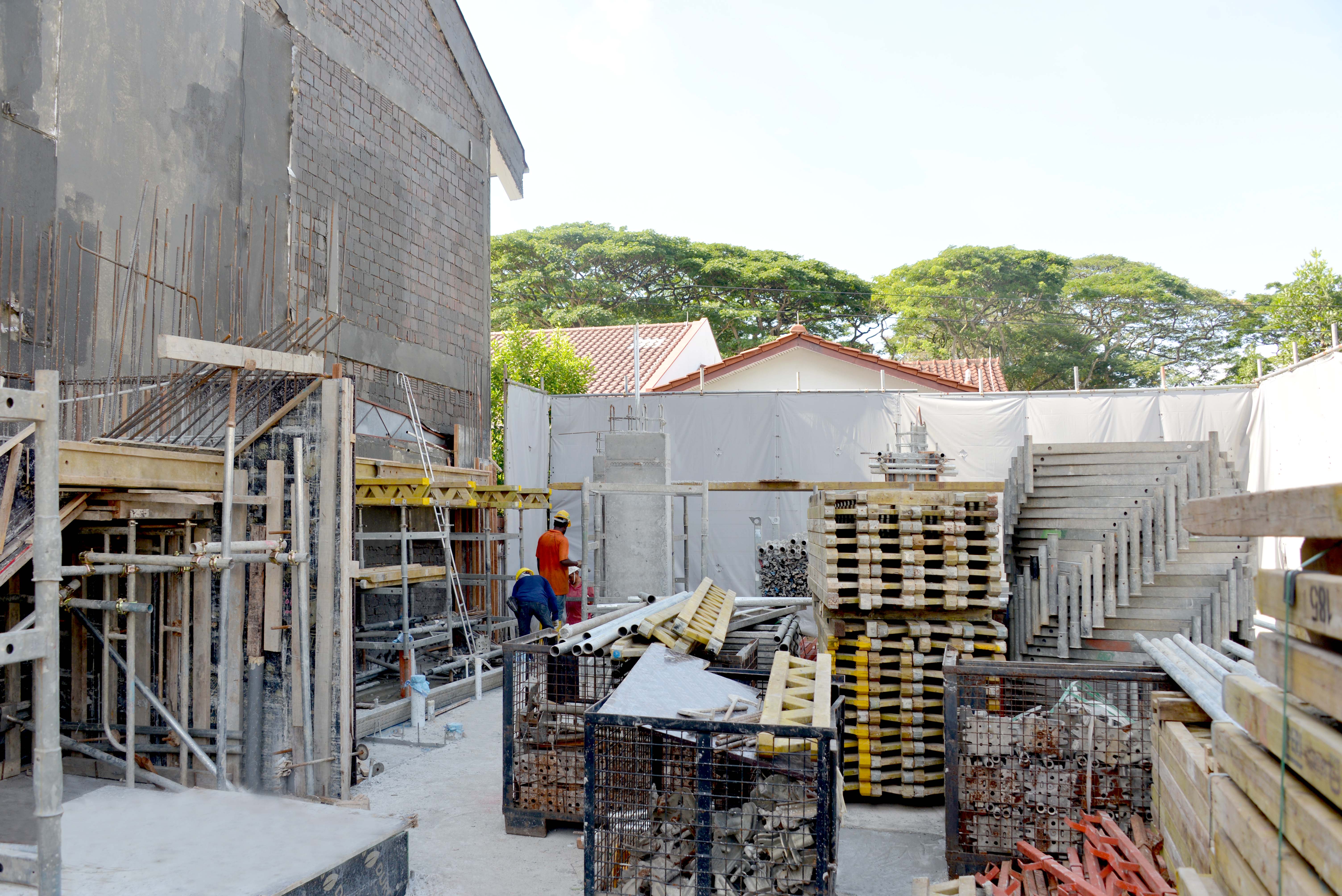 A range of PERI materials on site