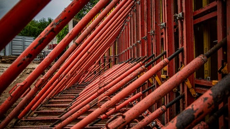 Правильно подобранный состав бетонной смеси, опалубочная система и оснастка к ней позволяют создать объект строительства, уникальный по геометрии и внешнему виду. 