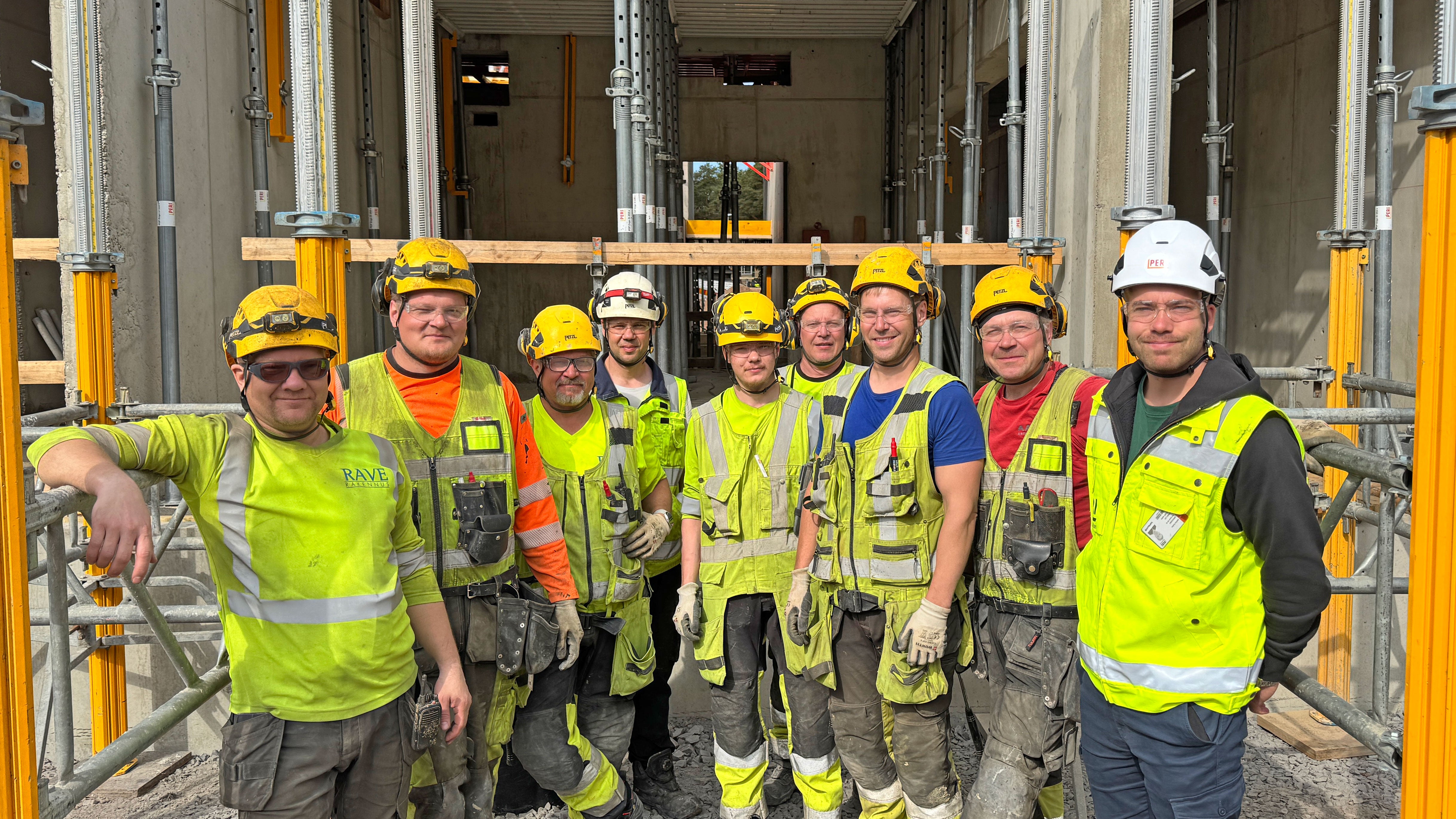 Rave Rakennuksen timpurit puhuvat GRIDFLEX-järjestelmän puolesta.