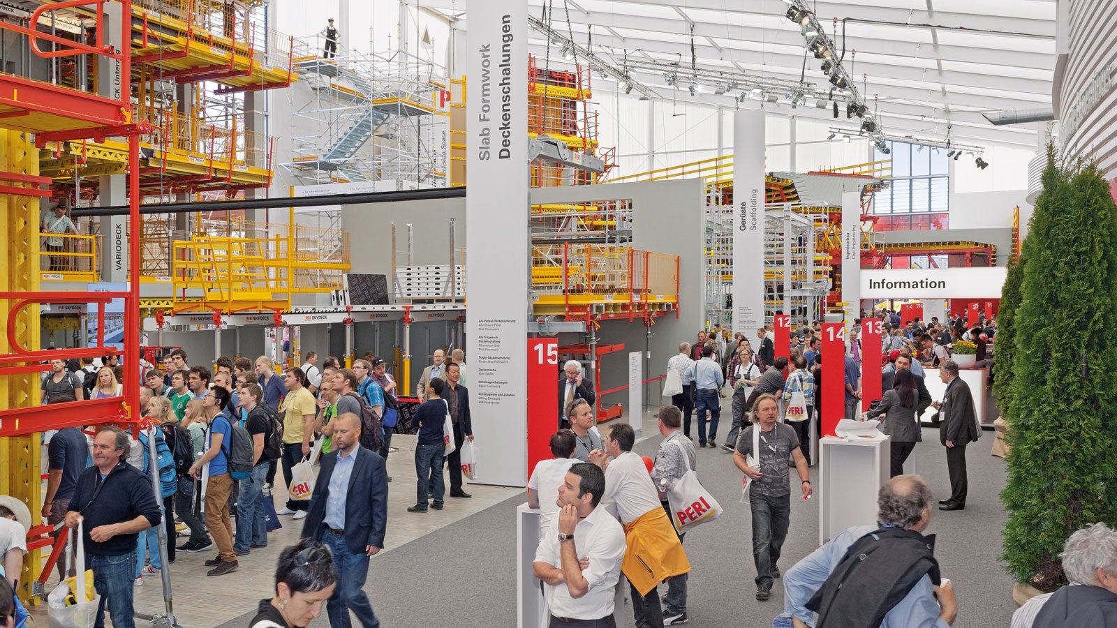 Inside the hall, visitors found a bright, attractive architecture and a friendly atmosphere – as well as the latest formwork and scaffolding technology which was expertly explained by the PERI specialists along with a full programme of live demonstrations.