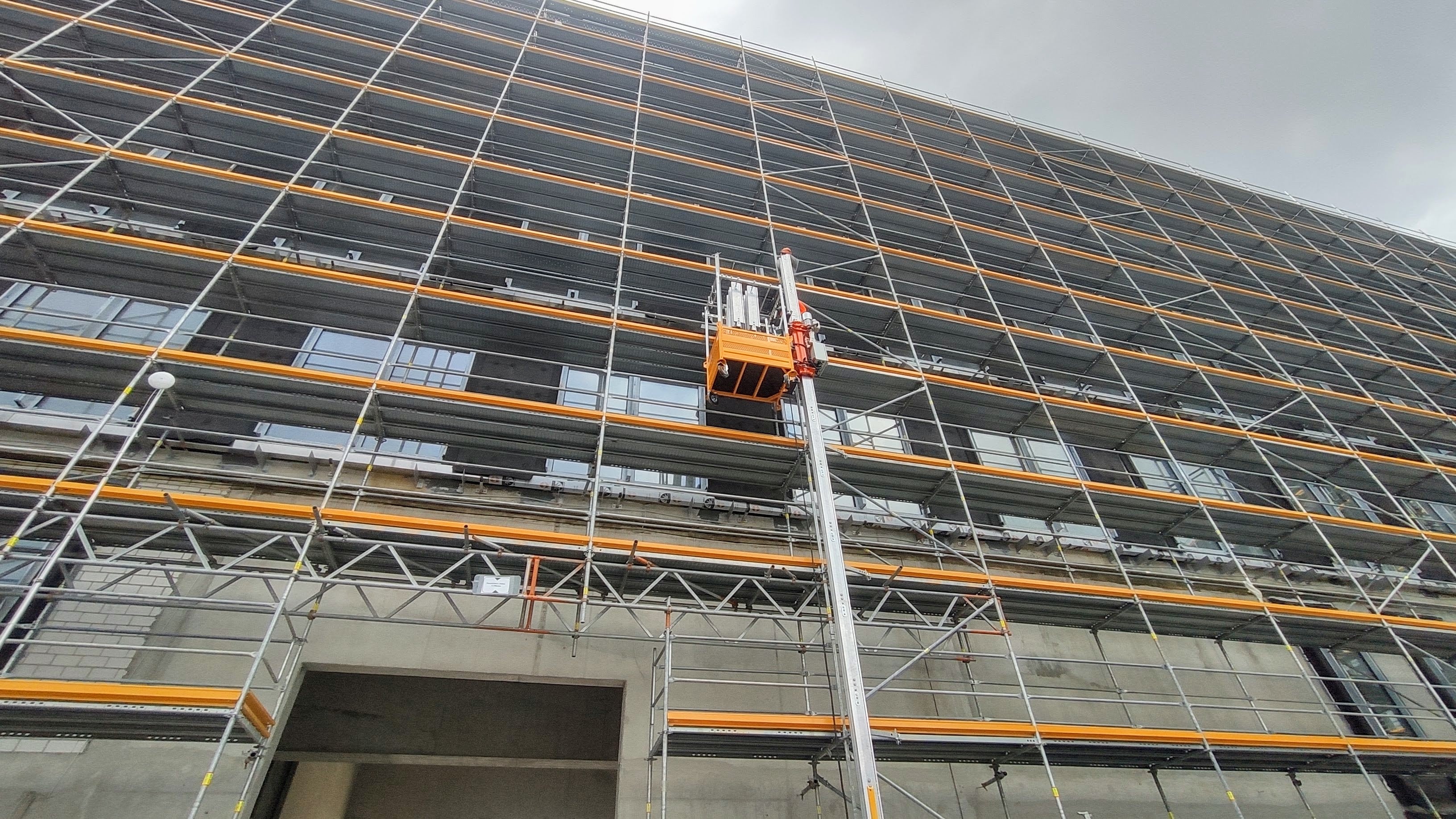 The Alimak STS 300 is designed for use with all PERI UP scaffolding systems.