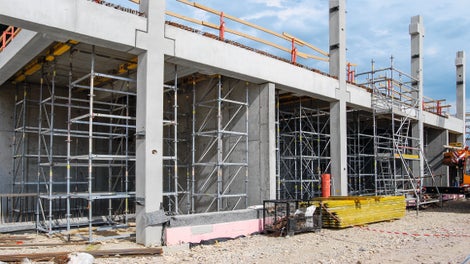 12,50 m vysoké filigránové stropy boli podopreté systémom PERI UP Flex.