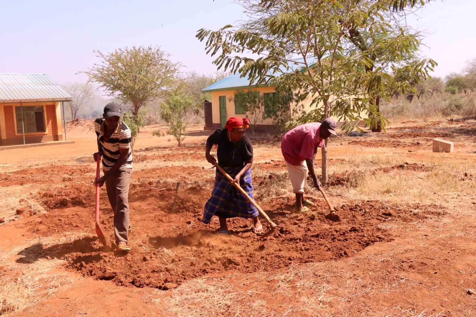 Construction will utilise the innovative PERI TwistBlock system – an interlocking concrete block system that enables quick, mortar-free and plaster-free building of robust and flexible structures. The TwistBlocks are produced in a local facility in Kenya, creating jobs and supporting the local economy.