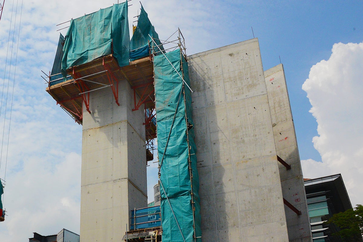 The VARIO GT 24 is always a project-specific solution consisting of formwork girders, steel walers and any selected formlining. It can be adapted to suit every cross-section, concreting height and required fresh concrete pressure.