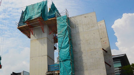 The VARIO GT 24 is always a project-specific solution consisting of formwork girders, steel walers and any selected formlining. It can be adapted to suit every cross-section, concreting height and required fresh concrete pressure.