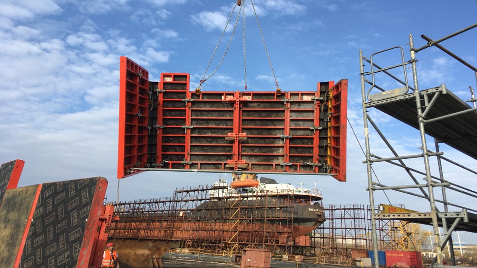 Изграждане на кесони, Терминал 2А, порт Бургас