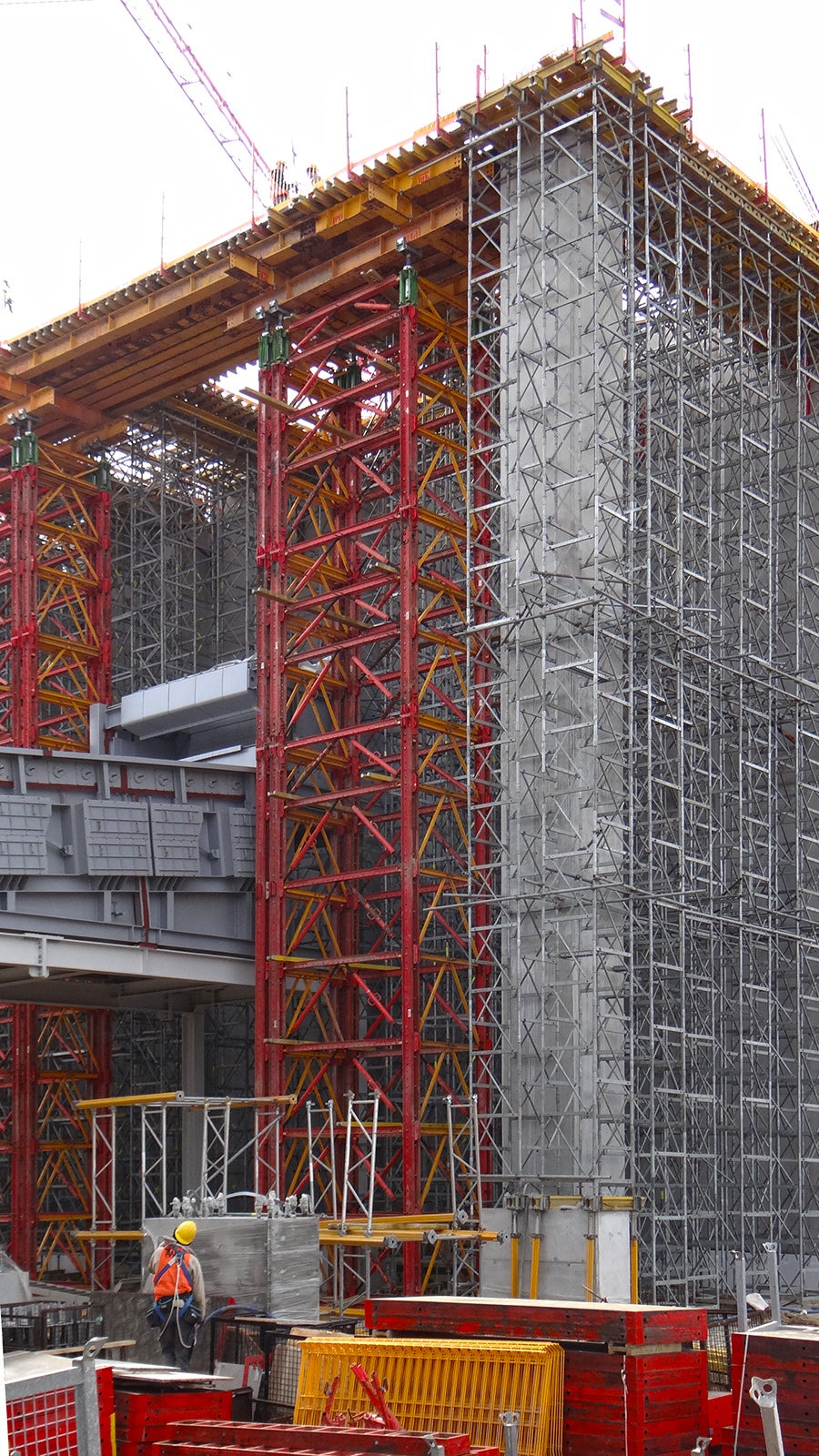 Rusztowanie podporowe PERI ST 100 i VST optymalnie dobrane do obciążeń i warunków technologicznych. Spalarnia odpadów Rzeszów.