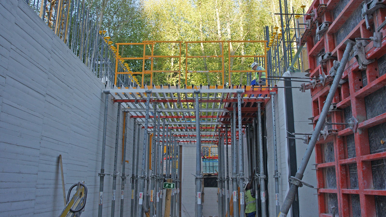 Colecciones Reales - GRIDFLEX permite adaptarse a cualquier geometría con un consumo mínimo de madera de remate.