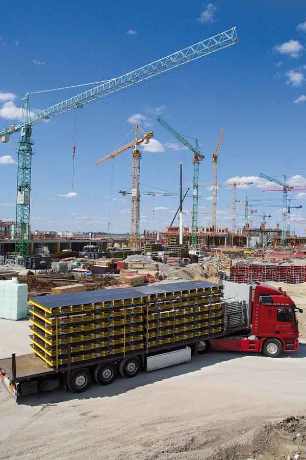 派利在全球的120个供货仓库，保证将材料可靠、及时地将材料运送到施工现场。