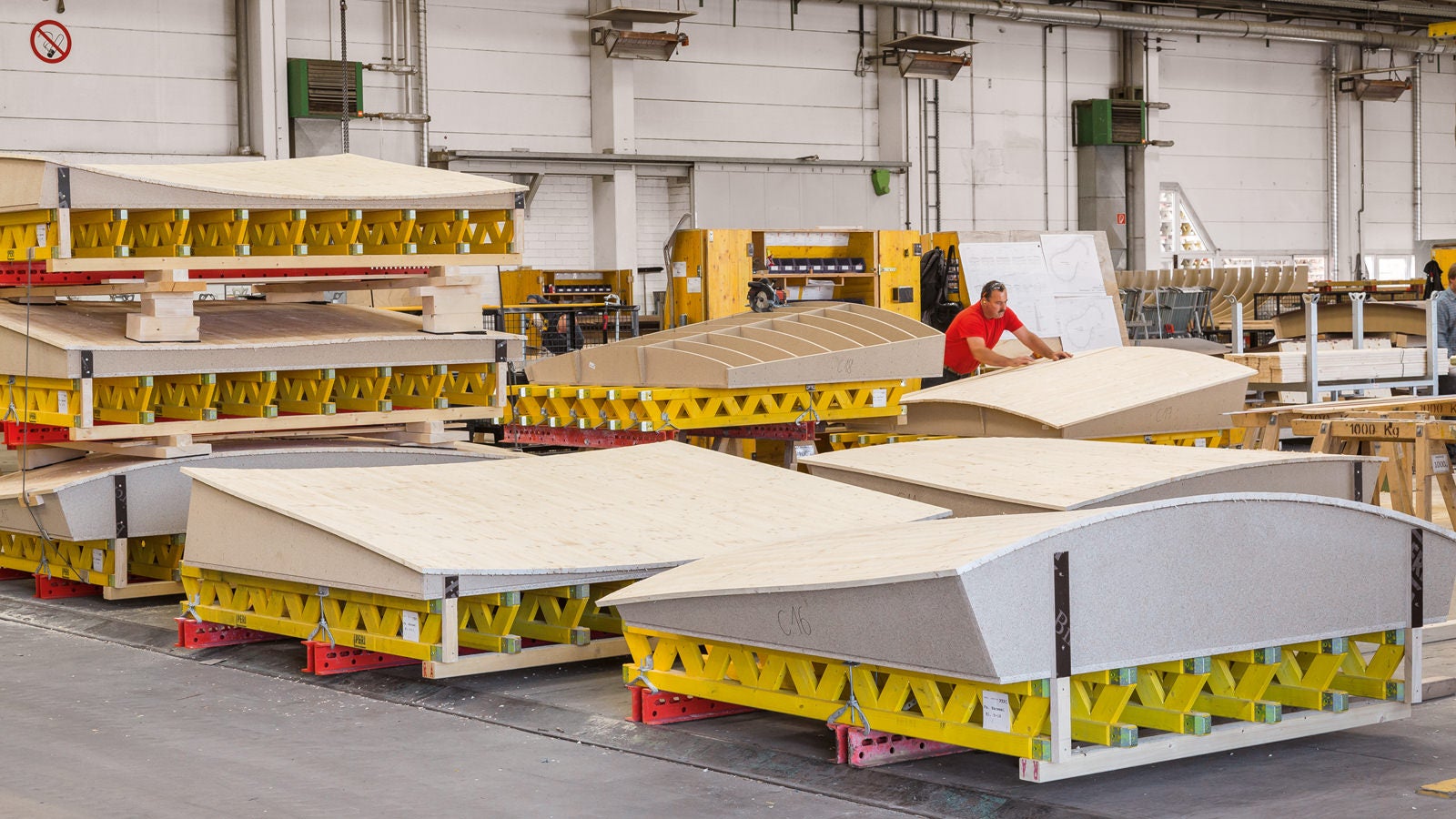 Die 3D Schalung wurde in der PERI Schalungsmontage maßgenau vorgefertigt. Dies vereinfachte und beschleunigte die spätere Baustellenmontage.