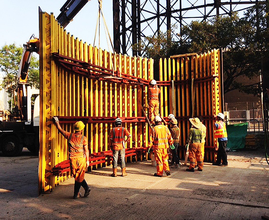 Site pre-assembly of elliptical form for Wah Fu Shaft. Note purpose-made elliptical walers to determine form profile.