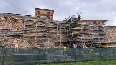 Acondicionamiento muralla de Zamora con andamios PERI UP Flex