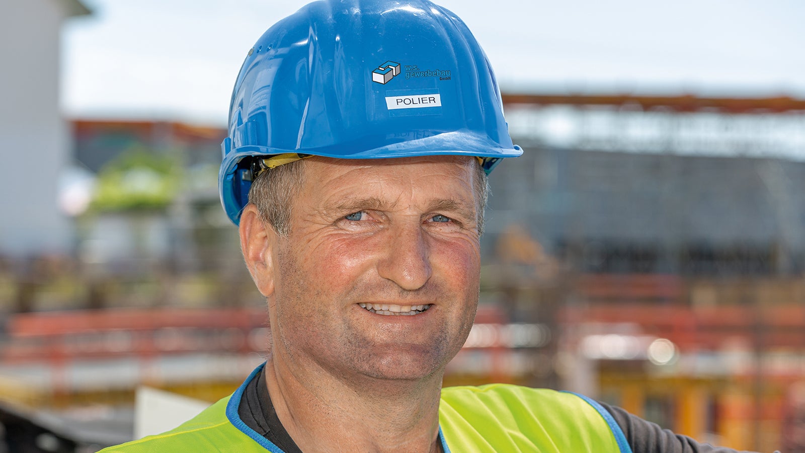 „PERI – immer wieder! Trotz Engpässen wurden die Lieferzeiten eingehalten. Mithilfe der Schalungs- und Gerüstsysteme, insbesondere der SKYDECK, können wir effektiv und zeitorientiert arbeiten. Problemlösungen und organisatorische Klärungen erfolgen gemeinsam mit den Erfurter PERI Ingenieuren auf kurzem Wege.“