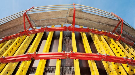 GRV peut être utilisé pour n'importe quel rayon. Les articulations des filières GRV permettent de coffrer des petits rayons de 0,60 m.