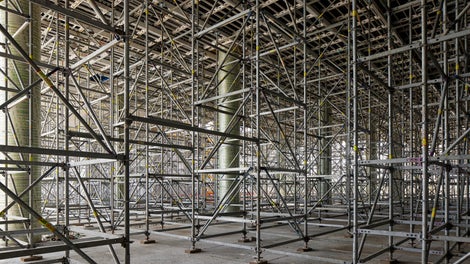 PERI UP Flex is het universele modulaire stellingsysteem voor een ruime waaier aan toepassingen. Bij gebruik als ondersteuning, biedt het rastersysteem van 25 en 50 cm maximale flexibiliteit om verschillende vormen en belastingen te ondersteunen