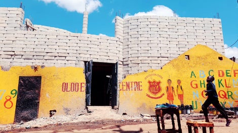 The first successfully completed project with TwistBlock Moulds: the &quot;Oloo&#039;s Children Centre&quot; in the Kibera slum in Nairobi (Kenya) was built from over 7,200 bricks according to plans by Oliver von Malm. The school offers space for 400 children. 