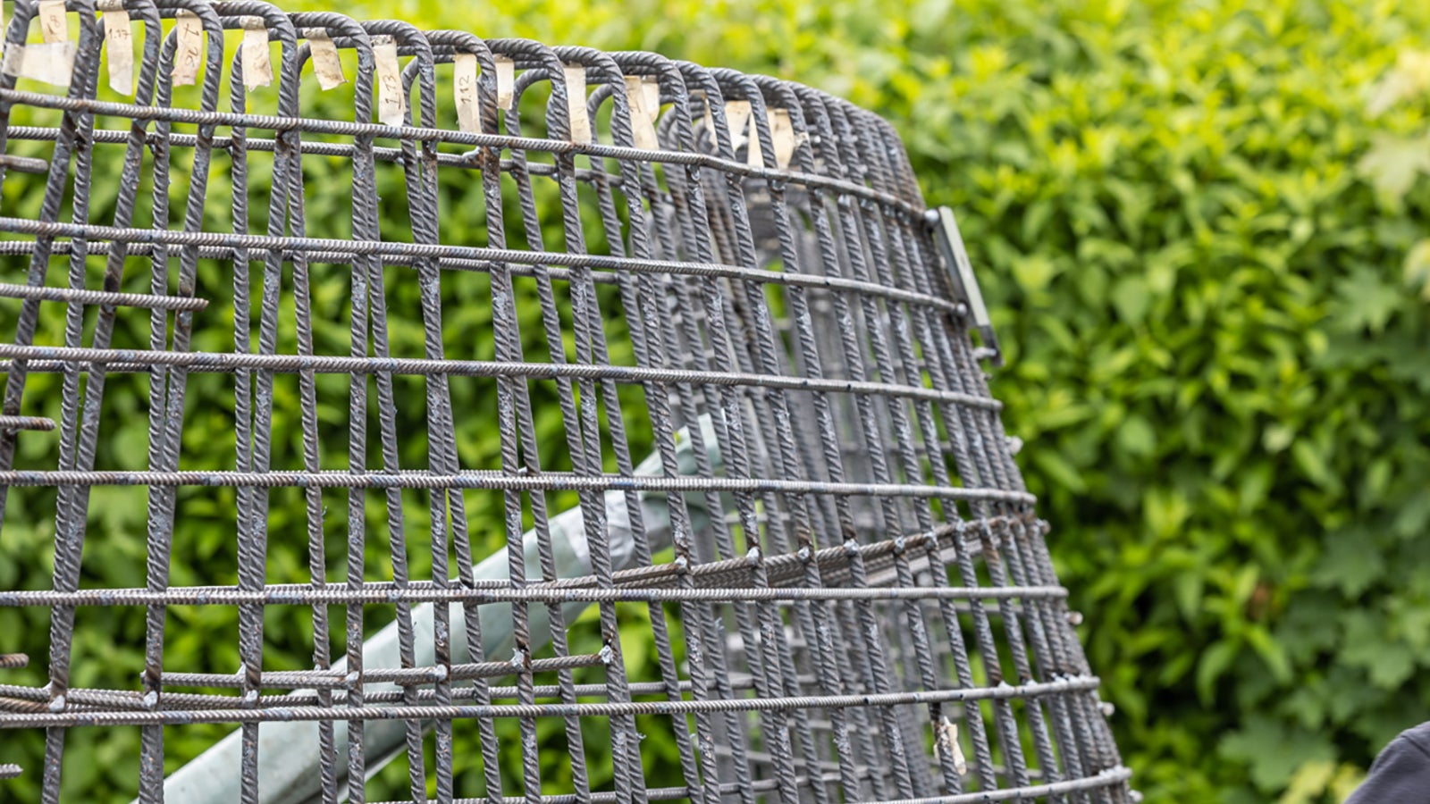 A specific concrete mix developed specifically for the MESH technology is filled into the grids. 