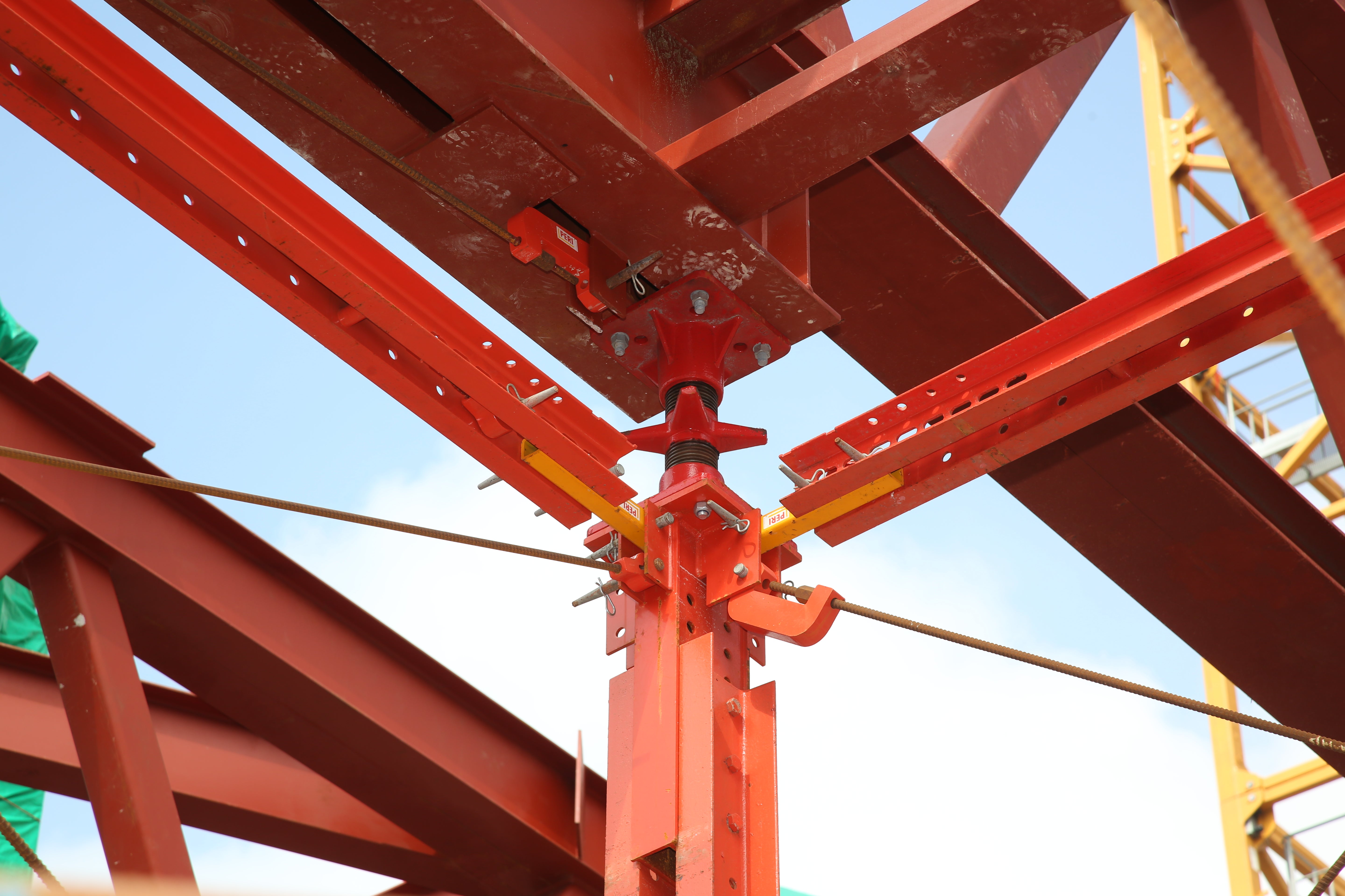 Telescopic base and head plate allow site tolerances to be easily achieved. All connections are pinned for fast assembly and high bending moment connection