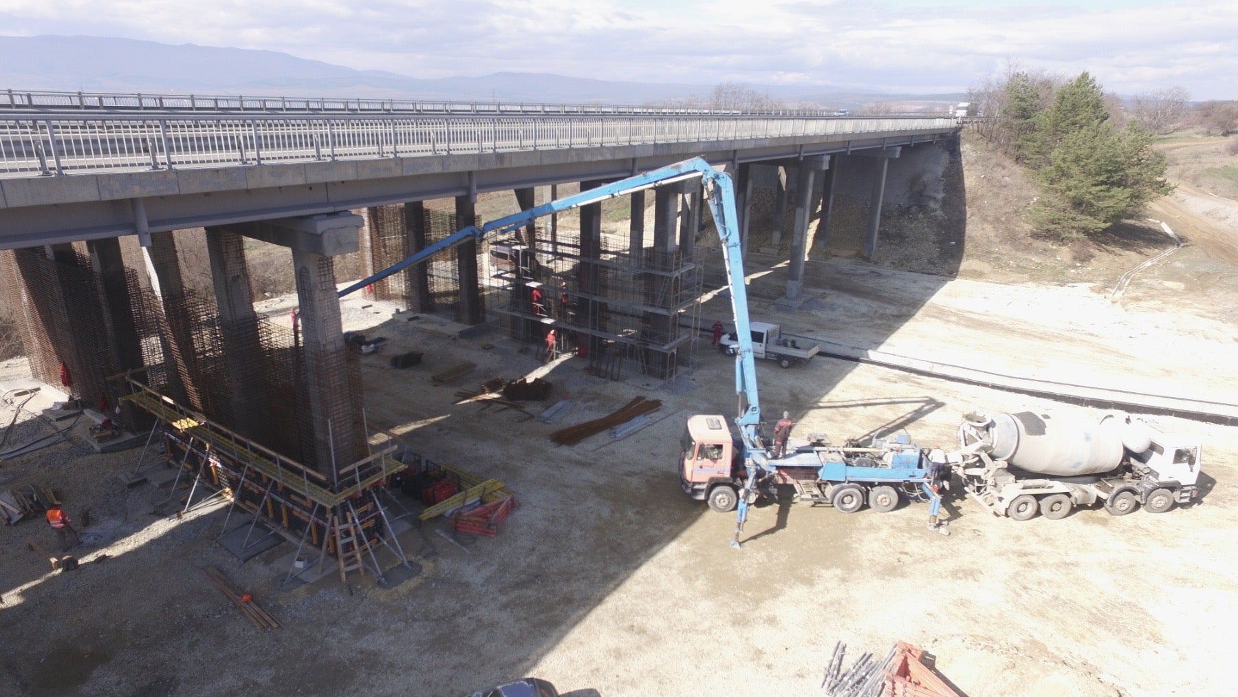 Изграждане на обединяваща стена с универсален лек кофраж DUO