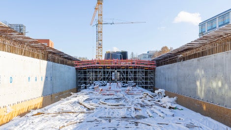 Um die anspruchsvolle Sichtbetonarchitektur und die bei Tunnelbauprojekten notwendigen, massigen Stahlbetonbauteile mit hohem Bewehrungsgrad in Einklang zu bringen, ist eine besondere Herausforderung.