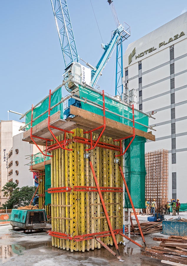 Columns with diameters of up to 1.50 m x 2.00 m are formed using the VARIO GT 24 column formwork. The high fresh concrete pressures can also be safely transferred with this variable system.