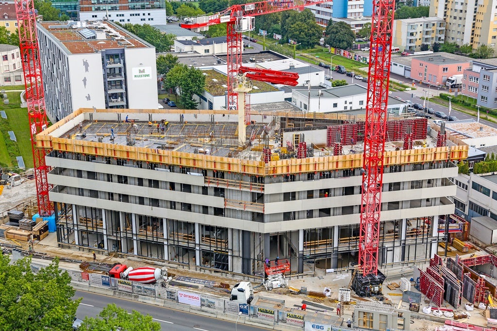 Bruckner Tower - Deckentisch mit Volleinhausung und MAXIMO Rahmenschalung