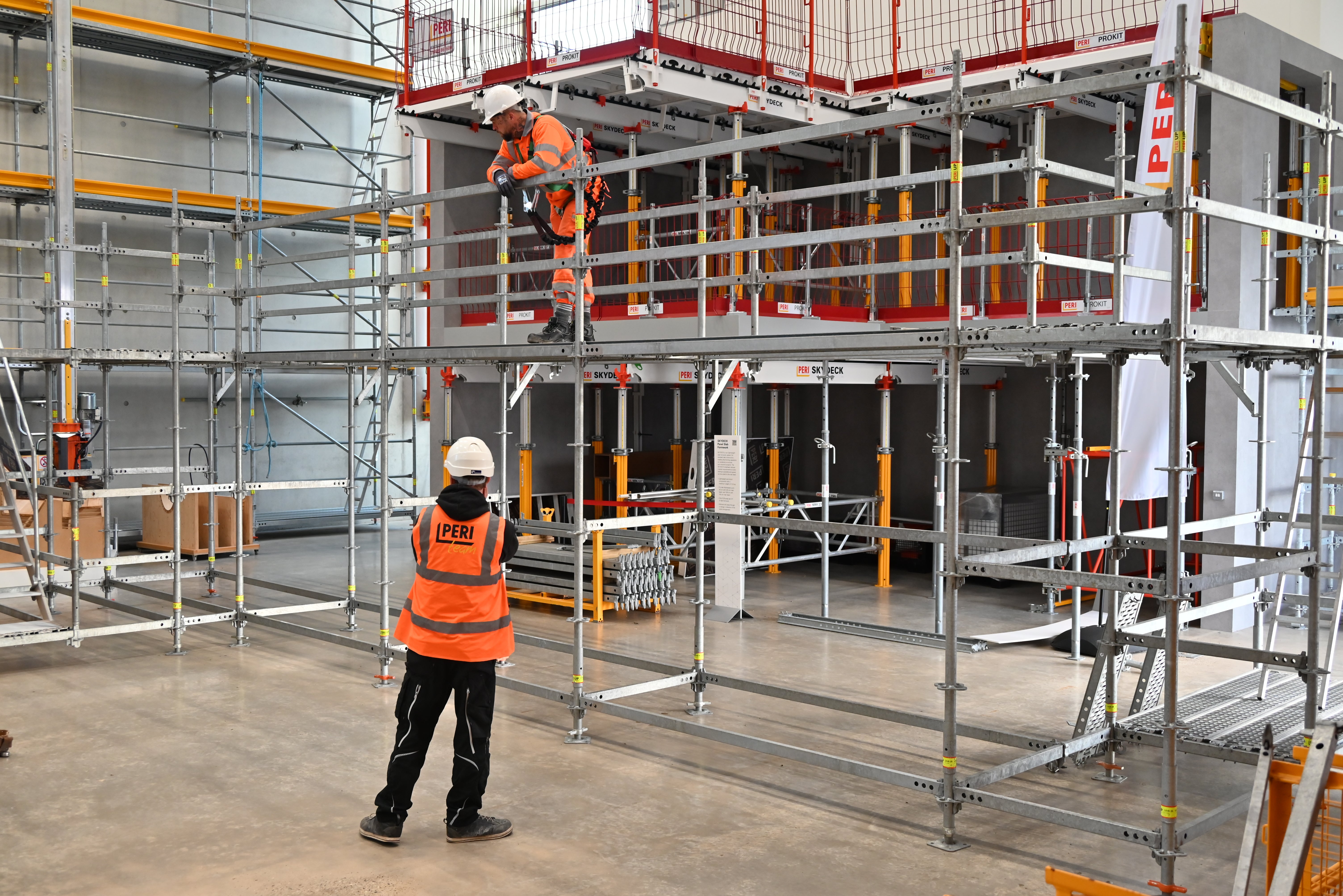 This course teaches the basics of the industry and how to work safely with scaffolding and access equipment. It includes a minimum of six hours' tuition, practical exercises, and exams.
