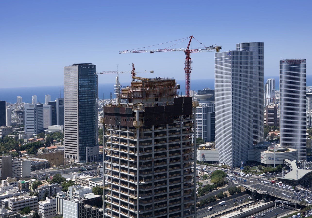 שלוש הקומות העליונות היו סגורות לחלוטין בכל זמן נתון עם מערכת הגנה מטפסת