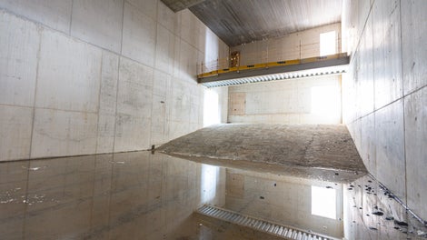 Bij de bouw van de bioscoopzalen is de MAXIMO paneelbekisting toegepast. Er is sprake van diverse wandhoogtes. De maximale storthoogte bedroeg circa 10 m. 