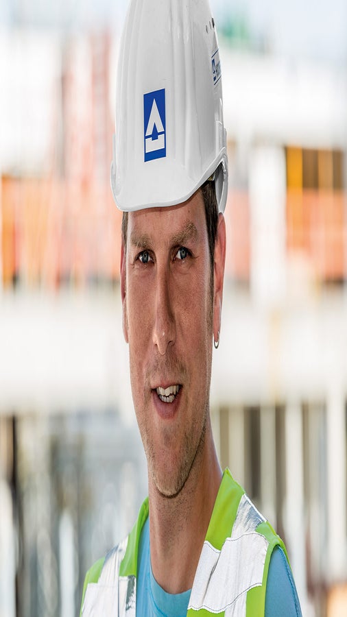 Dank guter Taktung und Arbeitsvorbereitung sowie an die unterschiedlichen Bauaufgaben angepasste Systemkombinationen war unsere Großbaustelle keine Materialschlacht. In den wöchentlichen Baustellenbesprechungen konnten wir zusammen mit dem PERI Projektkoordinator einzelne Schalungsdetails ansprechen und klären, vorausschauend die nächsten Abläufe bewerten und durchtakten sowie Materialbewegungen koordinieren. Wichtig hierbei für uns war die gute Zusammenarbeit – für eine beiderseitige Zufriedenheit.