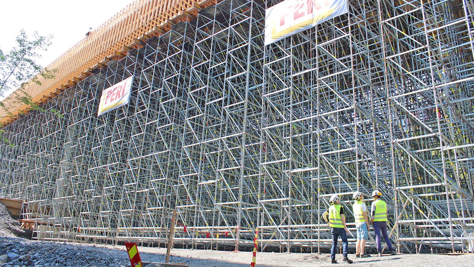 PERI UP Flex -telineet olivat käytössä sillan kannen tuennassa.