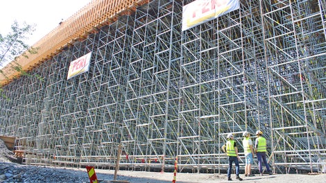 PERI UP Flex -telineet olivat käytössä sillan kannen tuennassa.