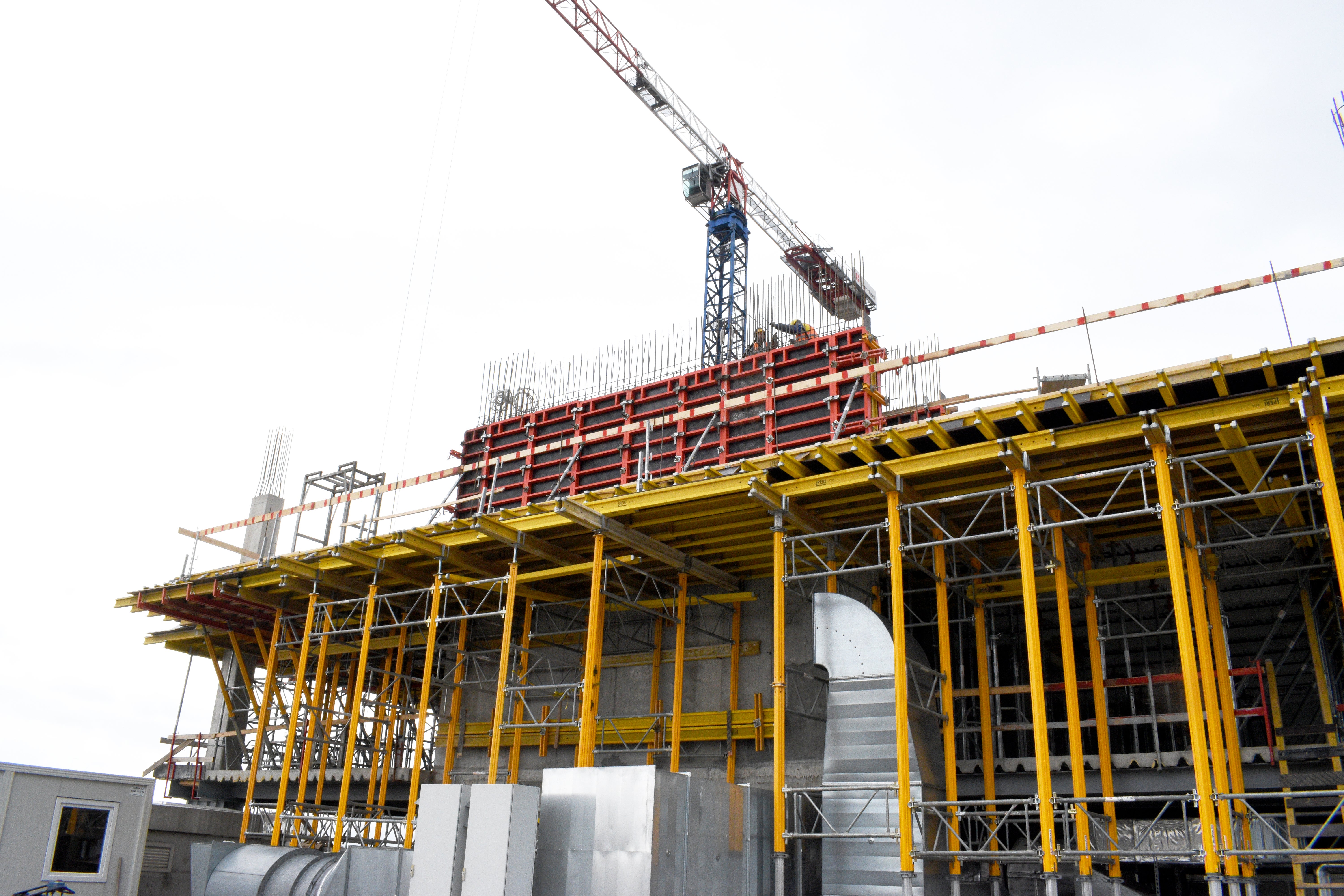 Конзолно подпиране на плоча на К. 30.90 - MULTIPROP кули с височина 8 m