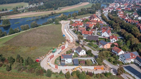Die derzeit umgesetzte Hochwasserschutzmaßnahme soll künftig die Gemeinde Zeitlarn vor einem 100-jährlichen Hochwasser zuverlässig schützen.