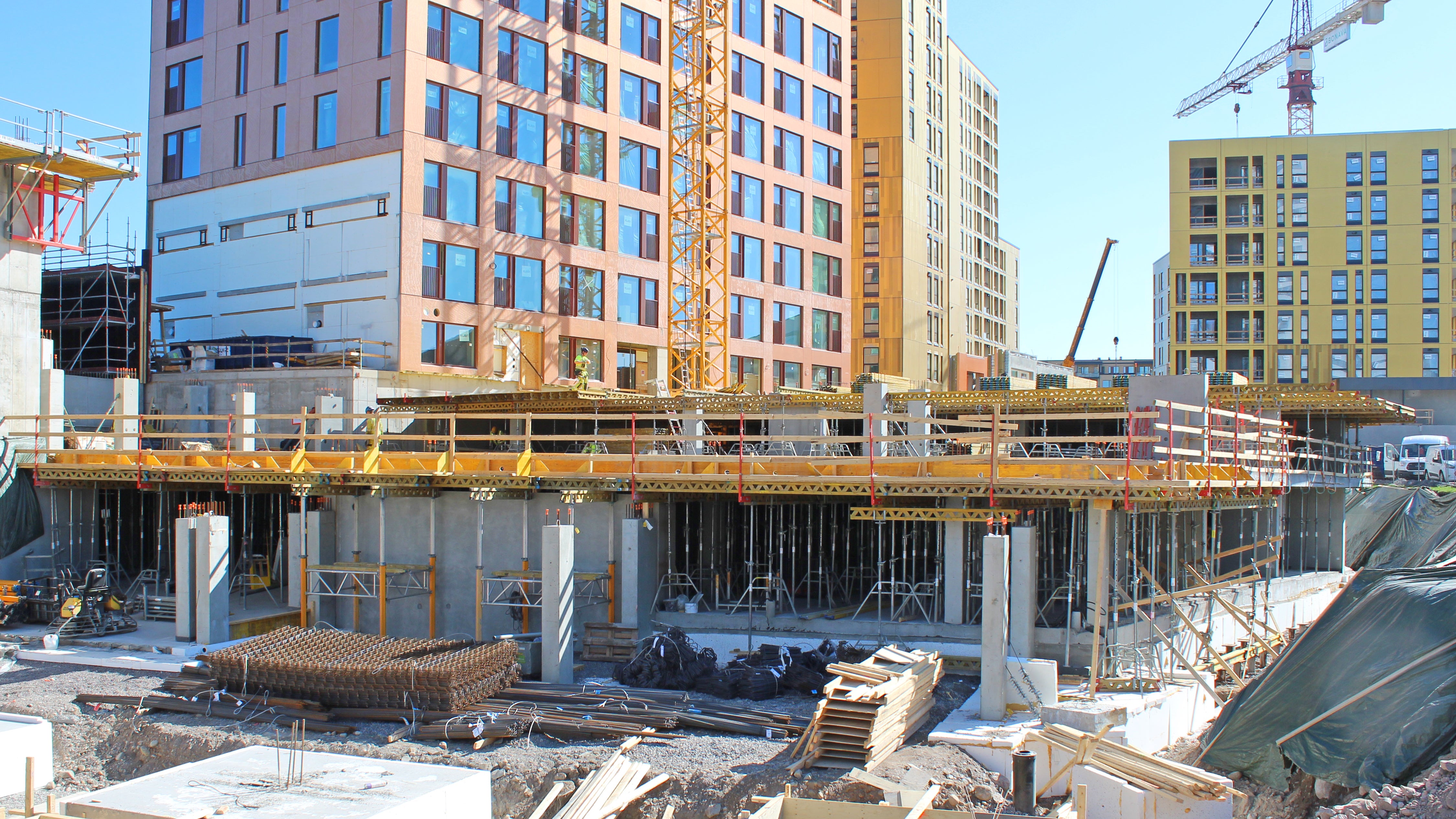 Delfiiniparkki valmistuu Hyperionin ja Atlaksen yhteyteen. Parkkihallista on suora kulku asuinrakennuksiin.