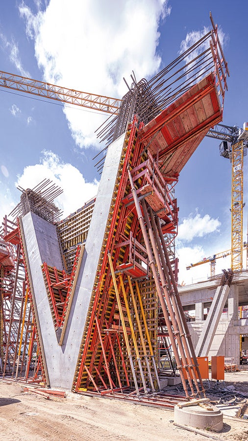 The 70 V-shaped columns were also constructed with the help of PERI formwork systems.