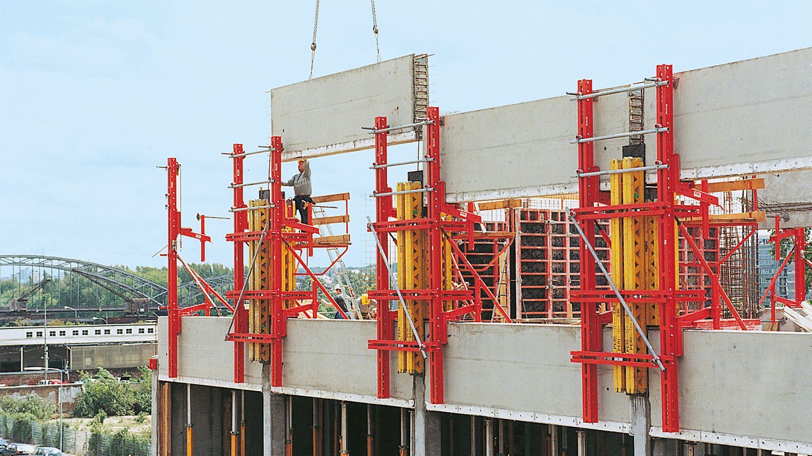 FTF立面模板系统适用于所有常规的预制件，不需要额外的临时支撑。