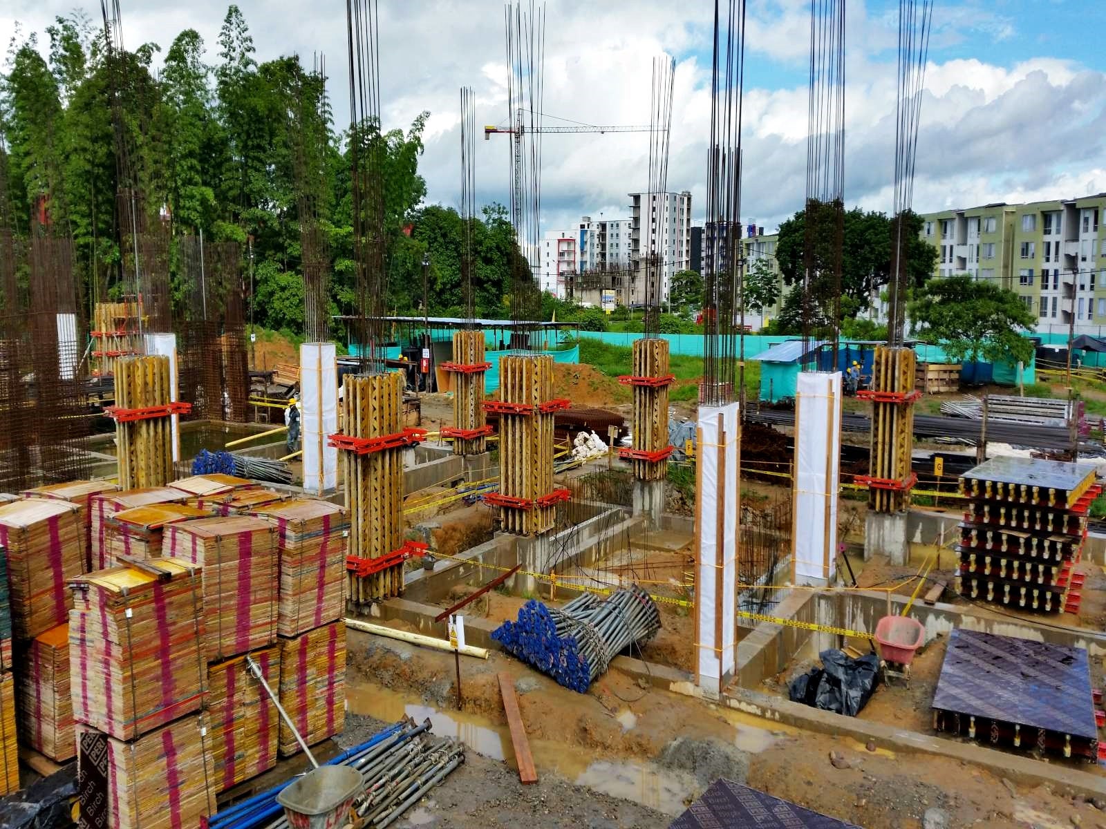 Encofrado VARIO GT-24 y VARIO VT-20 para muros y columnas.