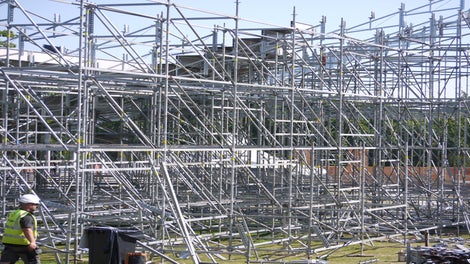 PERI UP Flex’s built-in safety components accelerated assembly time, demonstrating its effectiveness for building large temporary structures.