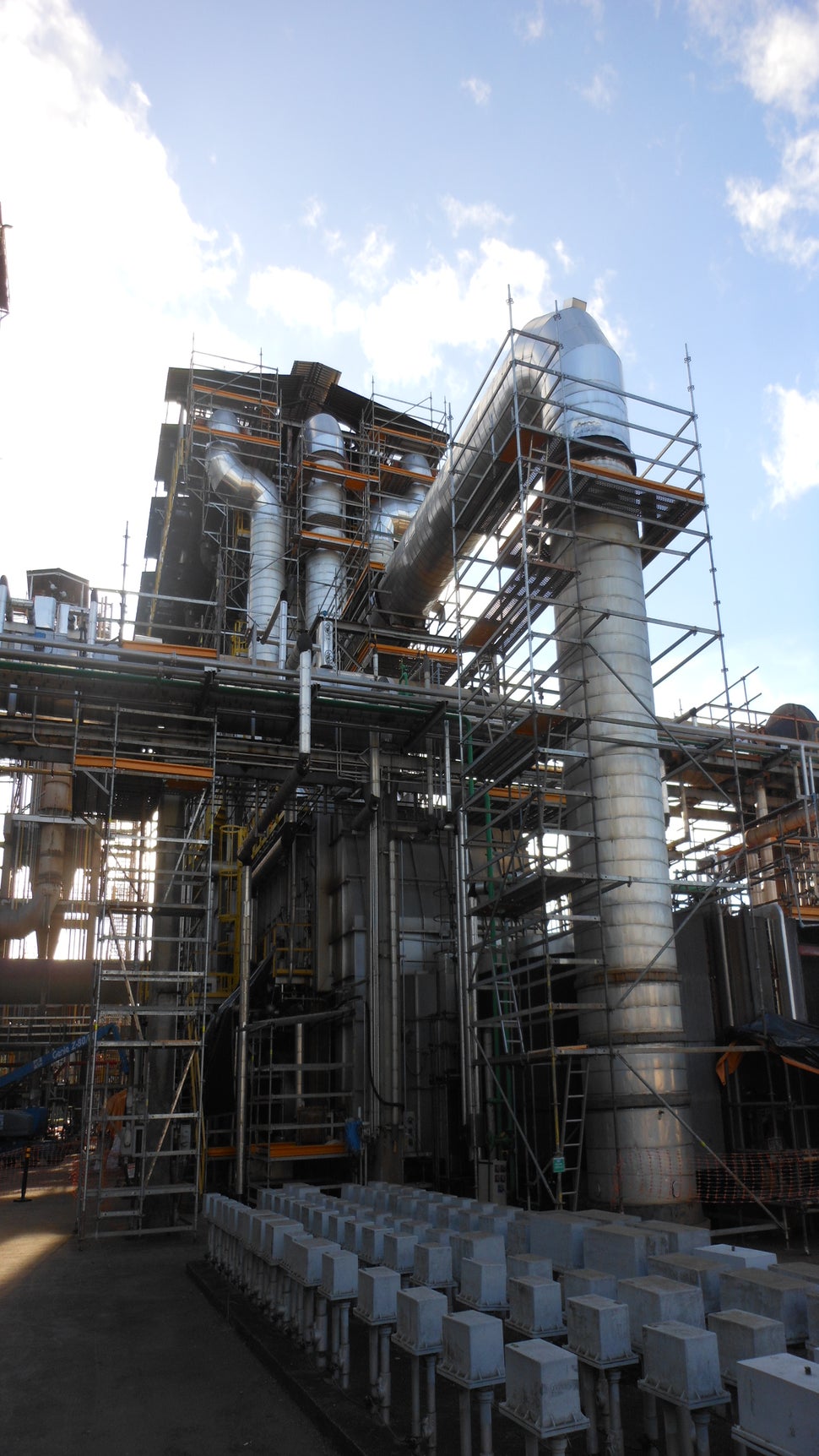 Um dos principais benefícios proporcionados pelo PERI UP foi a segurança. A superfície perfurada da plataforma proporcionou um elevado nível de segurança durante os períodos de chuva do local. 